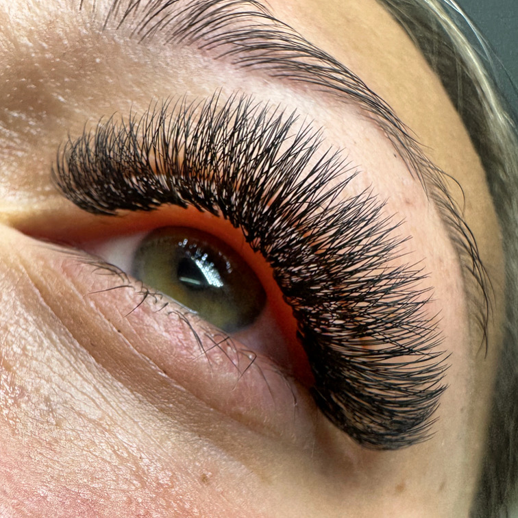 Przedłużane rzęsy – zbliżenie, Beauty Time