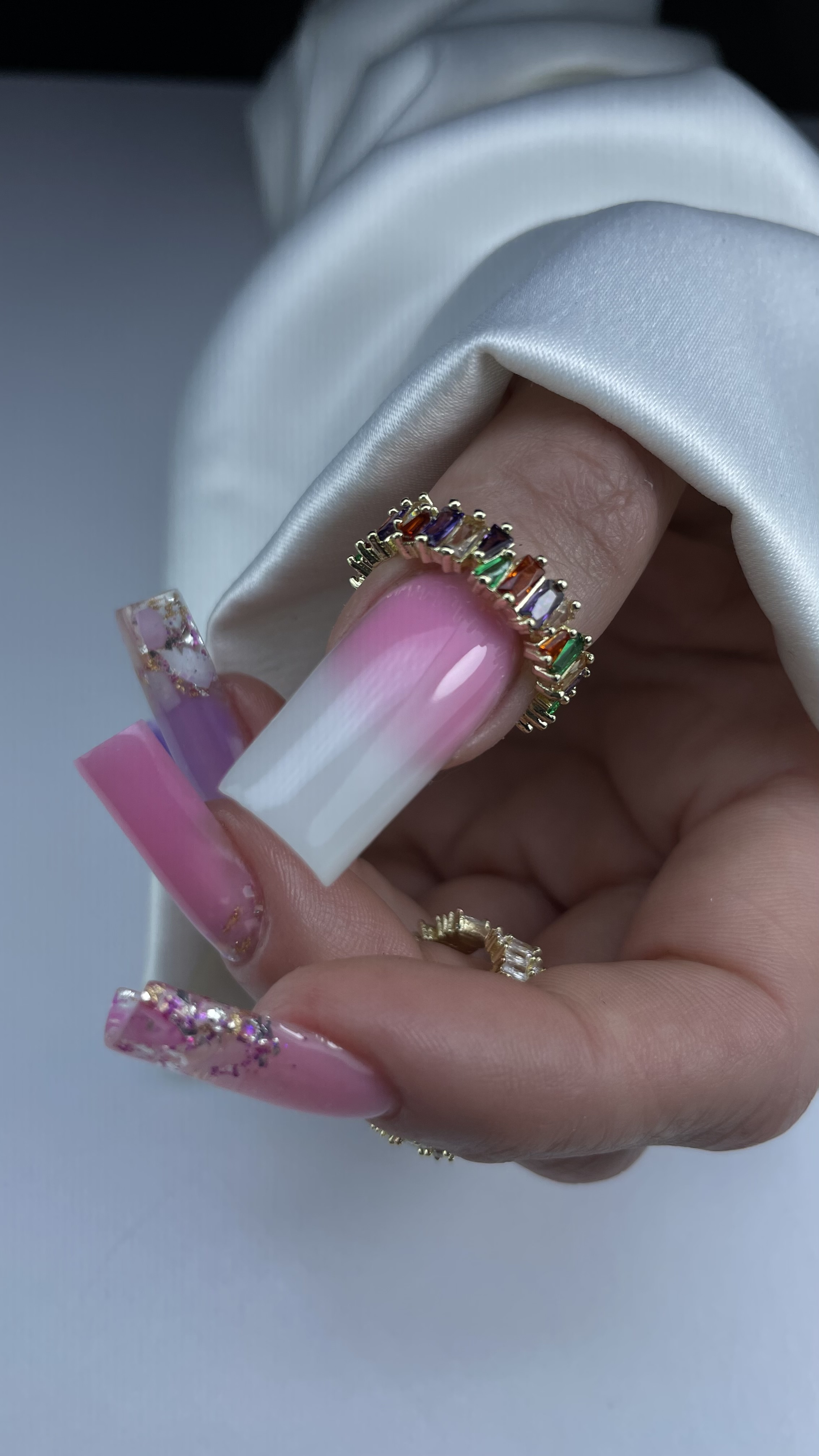 Różowy manicure żelowy